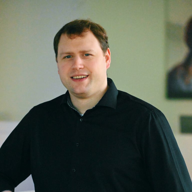 Oliver Hobbie, Medical Service Support